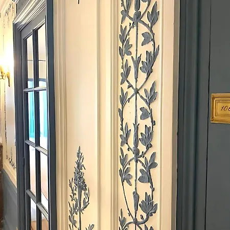 Chateau D'ermenonville 5* 에름농빌