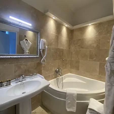 Chateau D'ermenonville Hotel