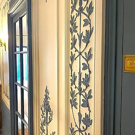 Chateau D'ermenonville 5*