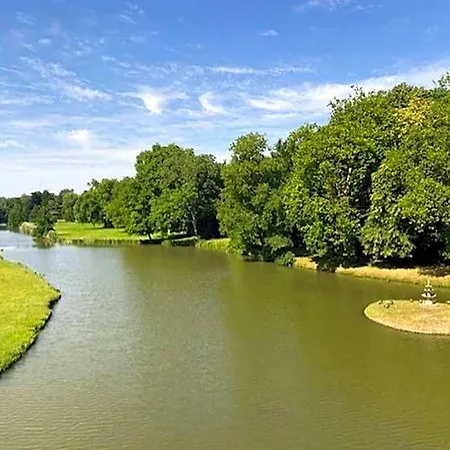 Chateau D'ermenonville 5*
