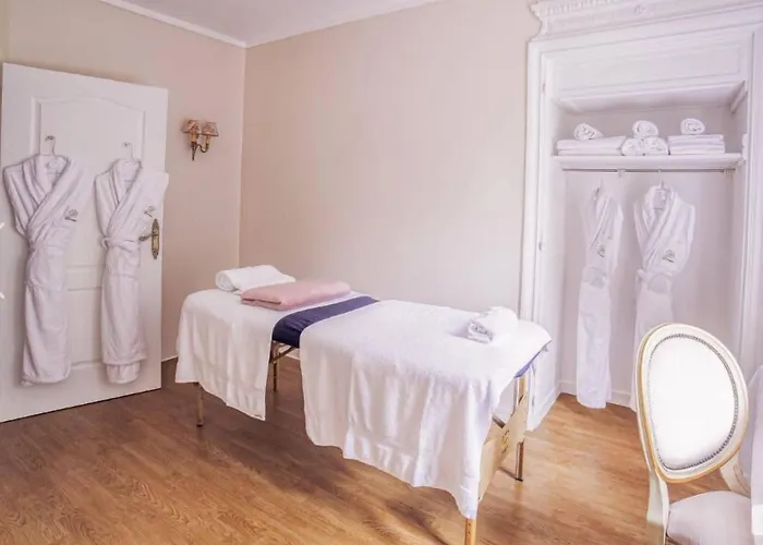 Chateau D'ermenonville Hotel