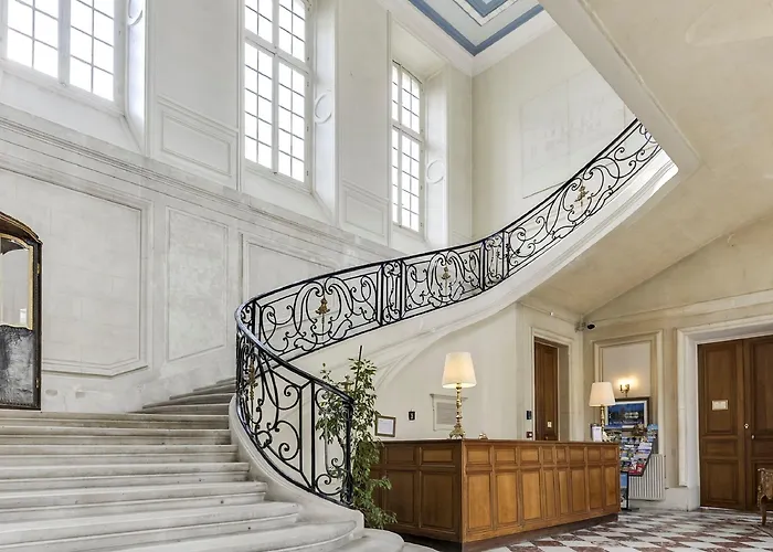 Chateau D'ermenonville Hotel