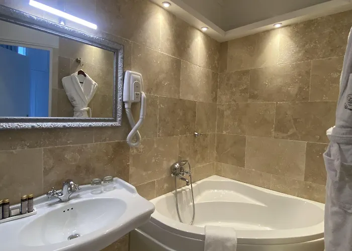 Chateau D'ermenonville Hotel